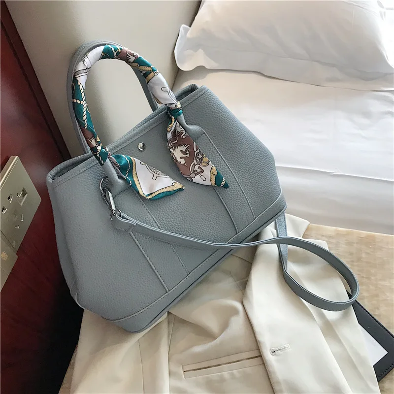 

Large-capacity bag female 2020 new wave Korean version wild one-shoulder messenger bag fashion silk scarf handbag