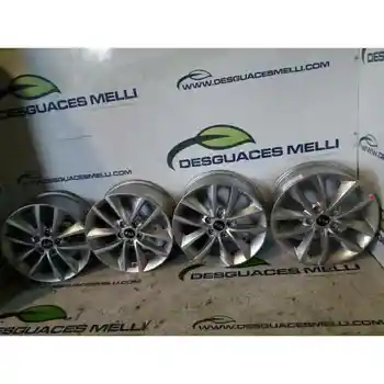 

R17 SET TIRES KIA SORENTO ()