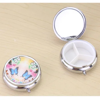 

1pc 3 Slots Medicine Box Round Metal Pill Box Small Medicine Case Vitamin Box for Travel Outdoors (Random Pattern)