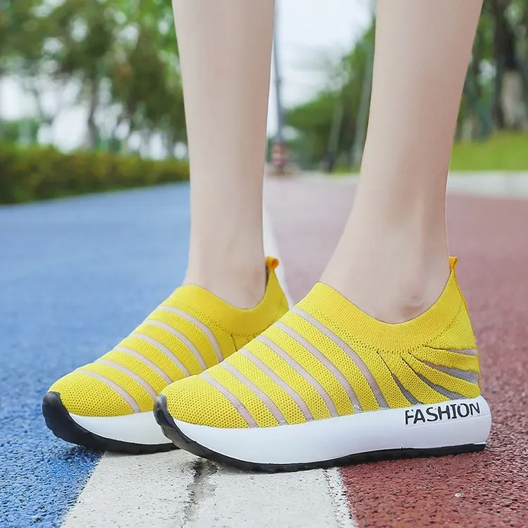 

2019 New Style Breathable Flying Woven Shoes Women's Slip-on Lazy Knitted Shoes Female Sports Elasticity Socks Shoes Women's Whi