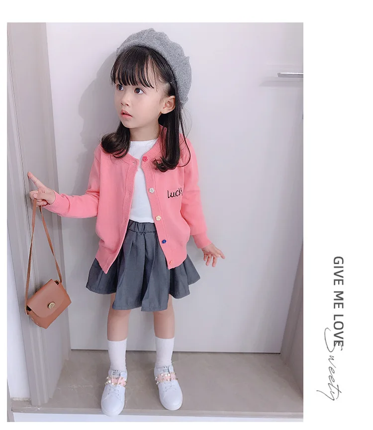 Новинка года; сезон осень-зима; вязаный кардиган в Корейском стиле с пряжкой в виде лепестков для девочек; Модный Универсальный милый трикотажный кардиган в западном стиле