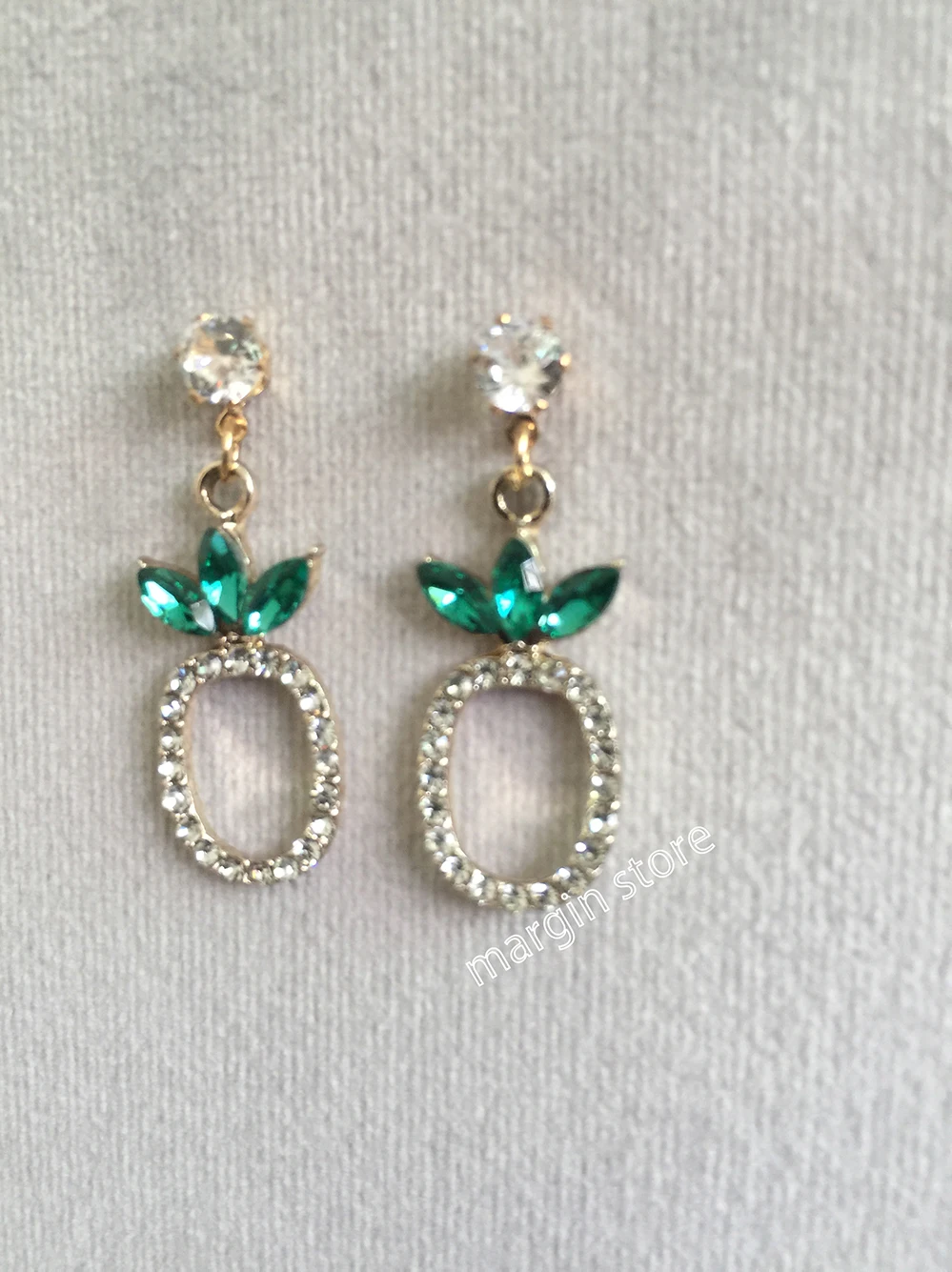 

Simple Pineapple Pattern Openwork with and Green Gems Embellished with Earrings