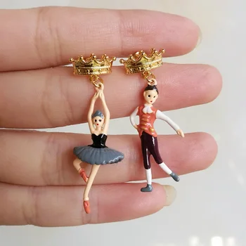 

2020 Special Offer New Tin Alloy Lovers Lovers' Cotton Earings Brincos Earing Crown Prince Ballet And Couples Earrings Stud