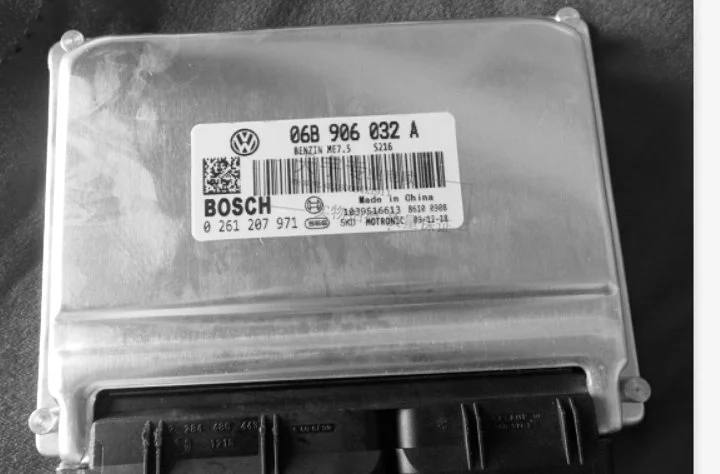 2,0 машинный двигатель компьютерная плата ECU 06B 906 032 A.0261207971