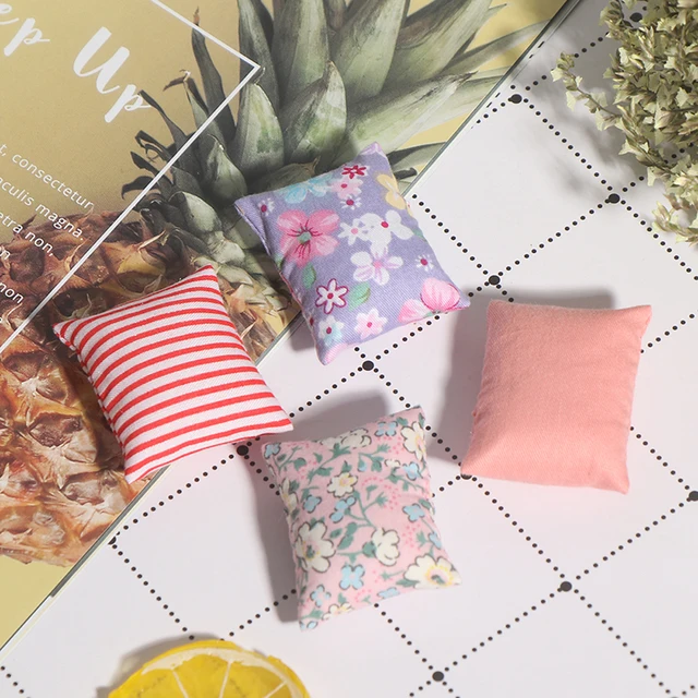 2PCS Cute Flower Pillow Cushions For Sofa Couch Bed For For Doll house 1/12 Dollhouse Miniature Furniture Toys 2