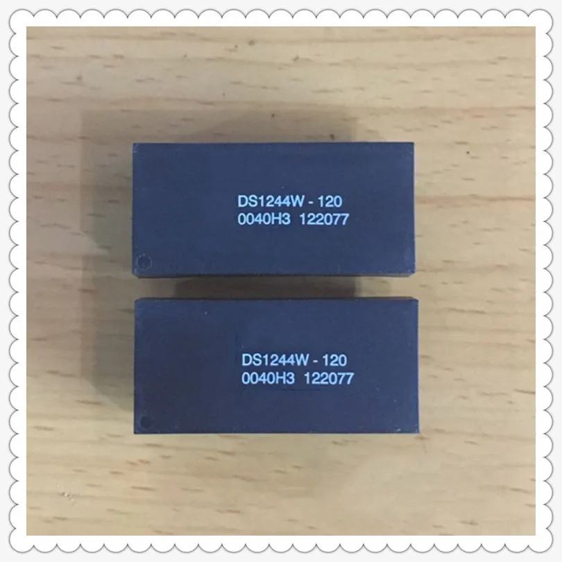 

1 pieces New DS1244W-120 with lithium battery clock chip IC DIP-28 28 feet
