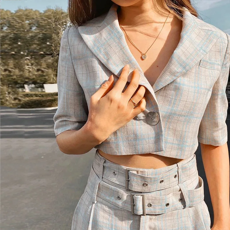 Женский брючный костюм из двух предметов