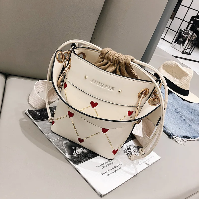 

Spring New Style PU Handbag Bucket Bag Fashion Embroidery Peach Heart Pocket Wrap-Pour Spout Crossbody Bag
