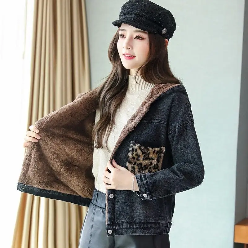 

Snow Streetwear Thicken Velvet Denim Jacket Women Winter Fashion Letter Sequin Jacket High Quality Leopard Print Oversized Coat