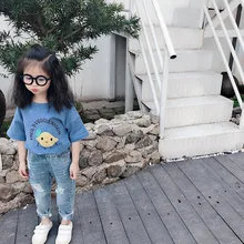 Детская одежда; Детские Весенние новые стильные джинсы для мужчин и женщин; детские мягкие джинсы с потертостями и большими дырками