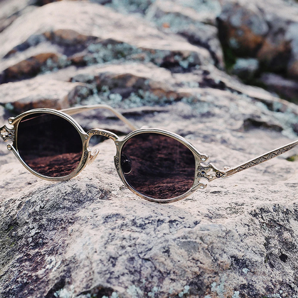 European And American Street Shooting New Glasses Retro Steampunk Sunglasses Gothic Oval Frame Carved Sunglasses Eyewear