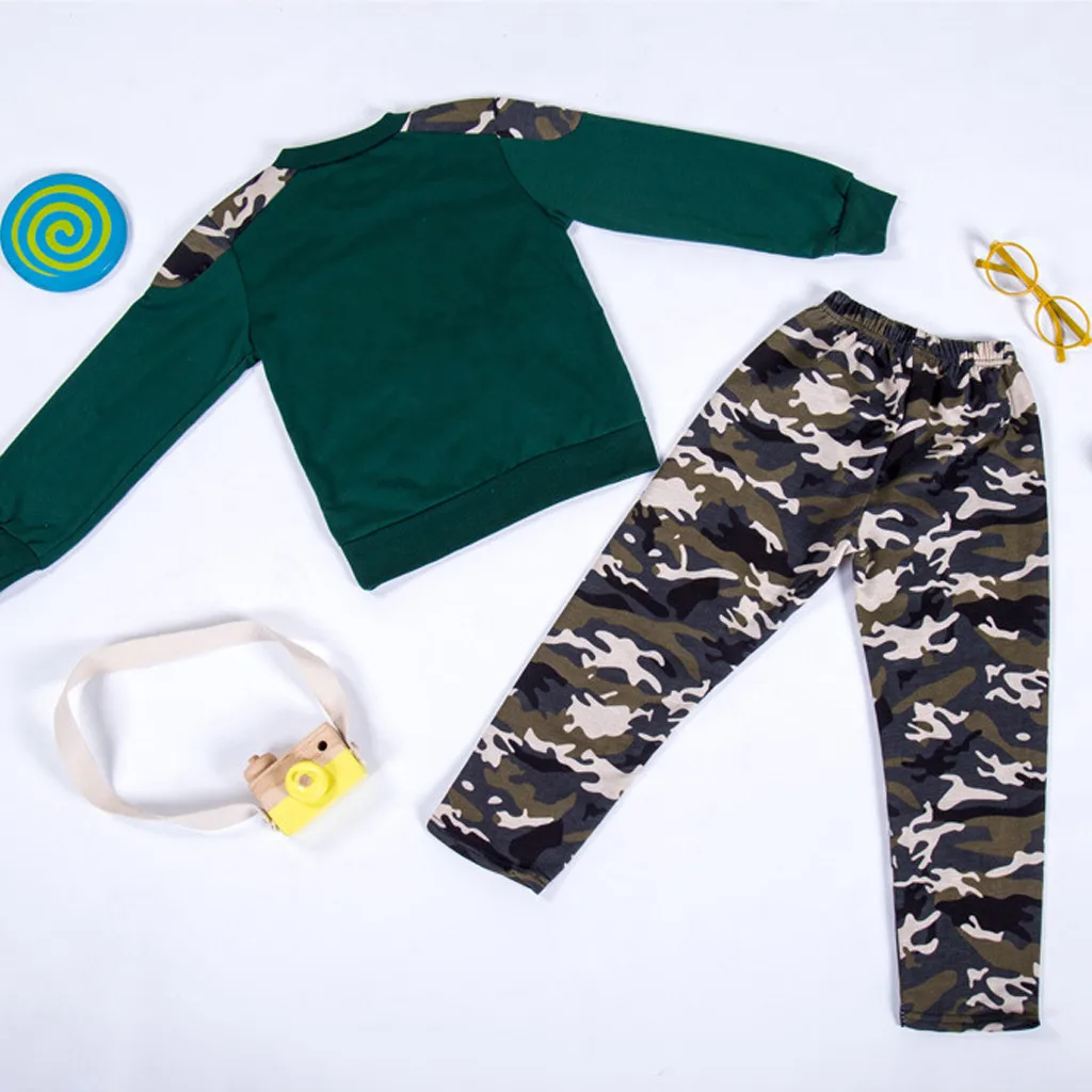 Эксклюзивная одежда для детей; спортивный костюм с буквенным принтом для маленьких мальчиков; камуфляжные топы и штаны; комплект одежды из 2 предметов; детский осенне-зимний костюм