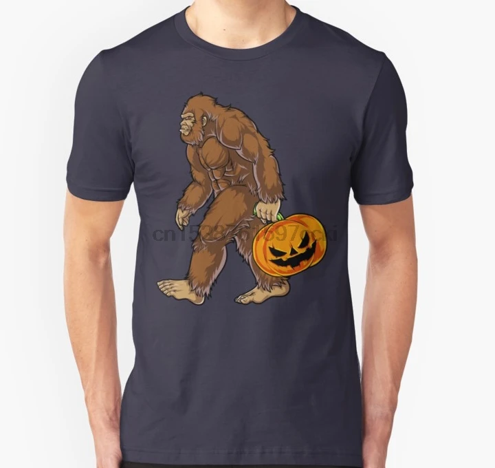 Мужская футболка Bigfoot Sasquatch несущая страшную тыкву на Хэллоуин с принтом футболки