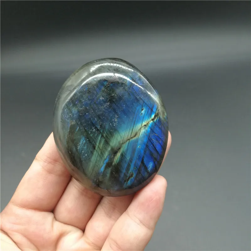 100g Natural mineral specimen Flashy Labradorite Pebble Palm Stone RD20
