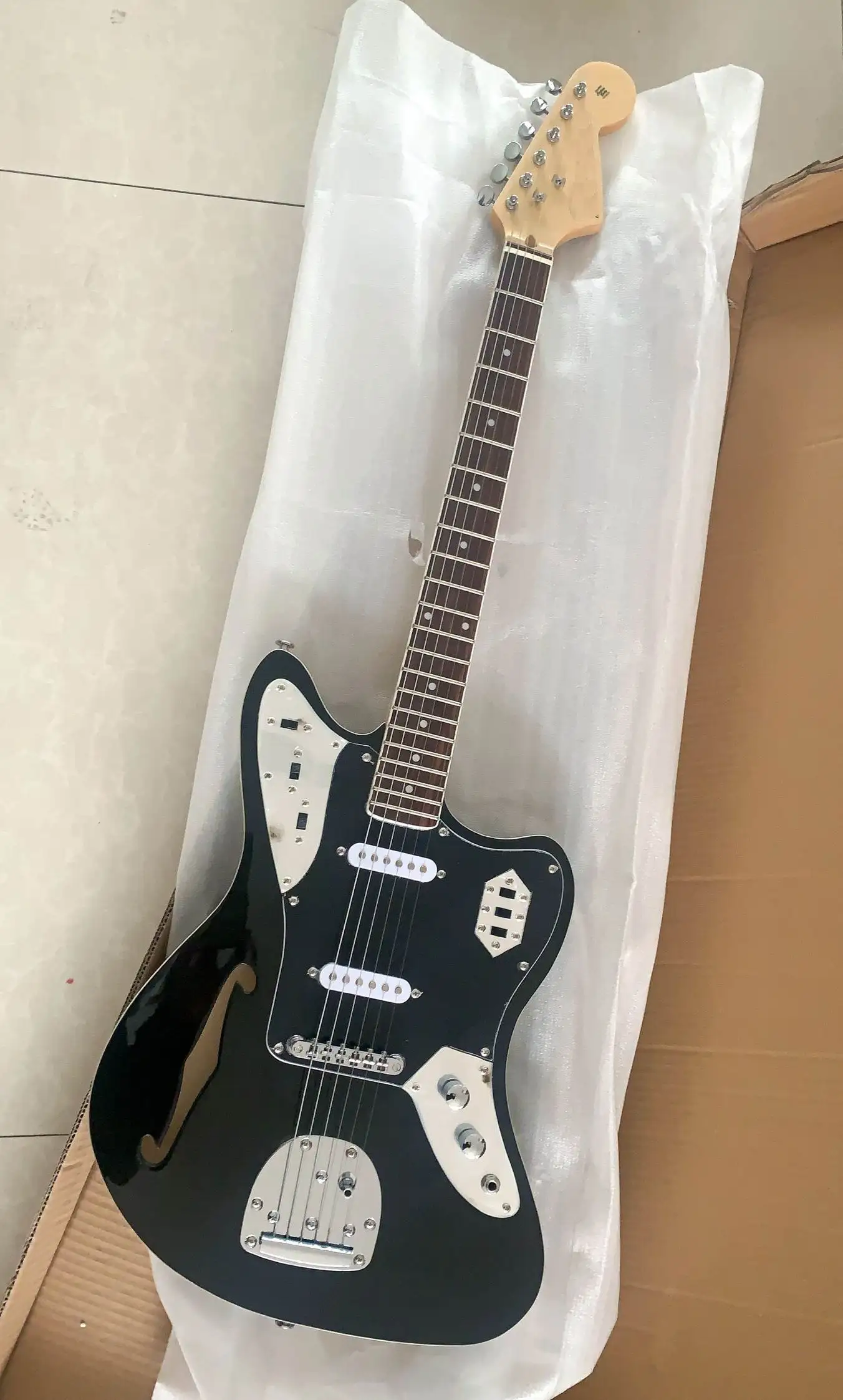 Fender Jaguar Hollow Body atelieryuwa.ciao.jp