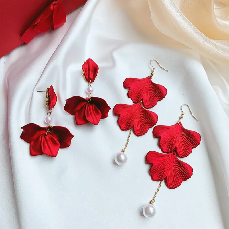 Акриловые трендовые растительные Женские Висячие серьги большие лепестки красной розы гинкго серьги в форме листа богемные модные серьги для женщин эффектные