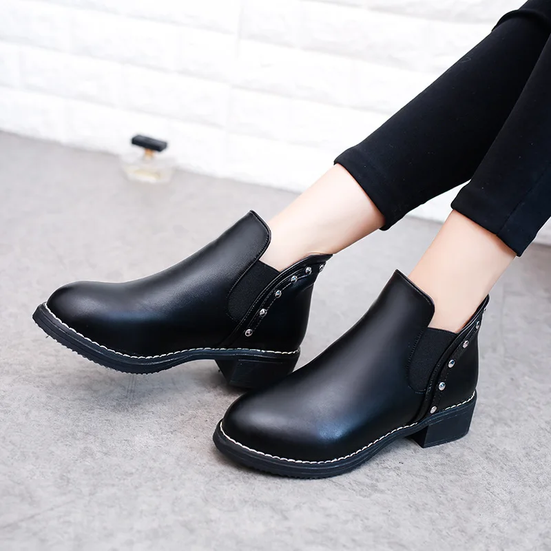 

Fashion Solid Rivet Chelsea Boots Women Slip-on Round Toe Boots Flat with Ankle Winter Ladies Shoes