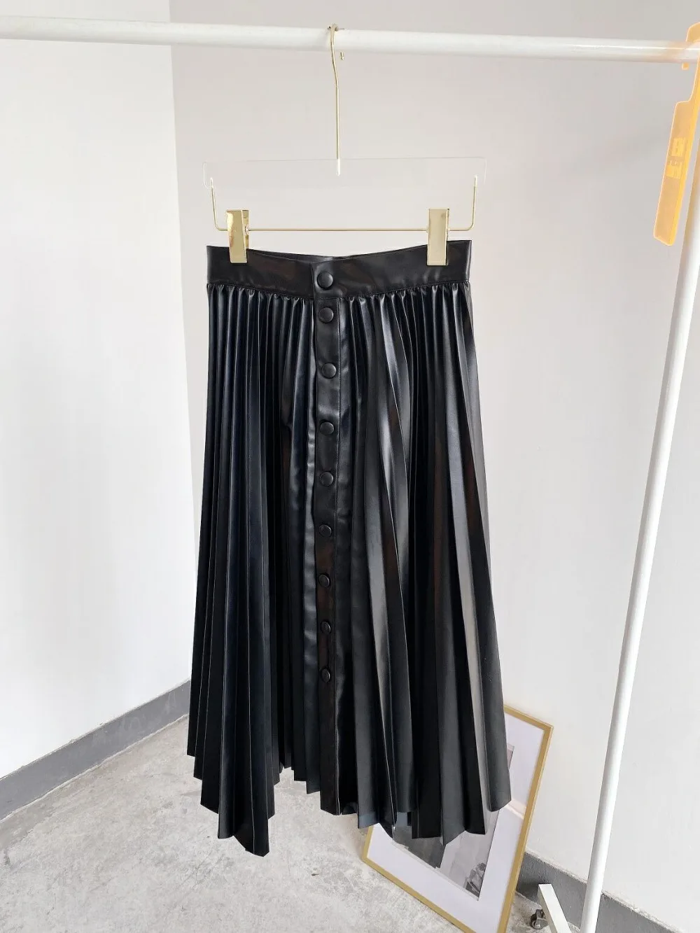 2020 AW Cool BLACK Pu Leather Asymmetric Midi Skirt High Waist Front Buttons Fashion Pleated Skirts