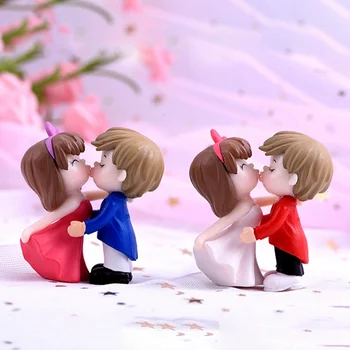 

PVC Cute Couple Figurines Portable Small Table Decoration Romantic Wedding Decoration Crafts