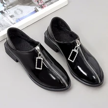 Толстый каблук 2-полосным осень туфли без задника; Туфли-оксфорды; женские туфли Зима Британский маленькие кожаные туфли с украшением в виде кристаллов спереди обувь без каблуков, модели с молниями с круглым носком; Мокасины