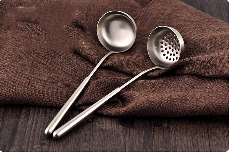 Spoon and colander (111)