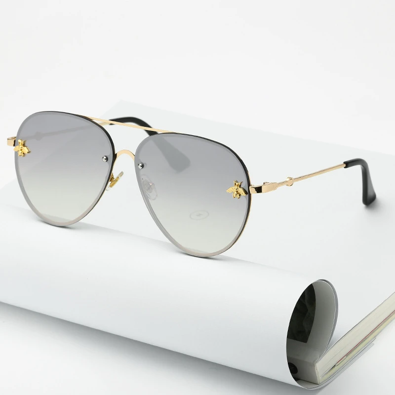 Brand Design 2020 Fashion Women Small Bee Sunglasses Colourful Rivet Glasses Female Male Outdoor Traveling Eyeglasses UV400