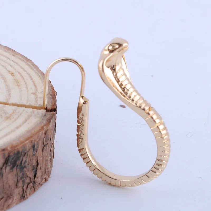 Сексуальные серьги Cobra золотого и серебряного цвета легкие модные с серпантином