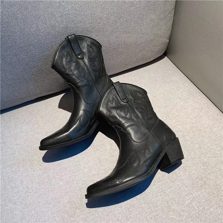 Botte Femme/ковбойские ботинки в западном стиле; сезон осень-зима; женские ковбойские ботинки с вышивкой и острым носком; обувь для подиума в стиле панк; обувь в байкерском стиле
