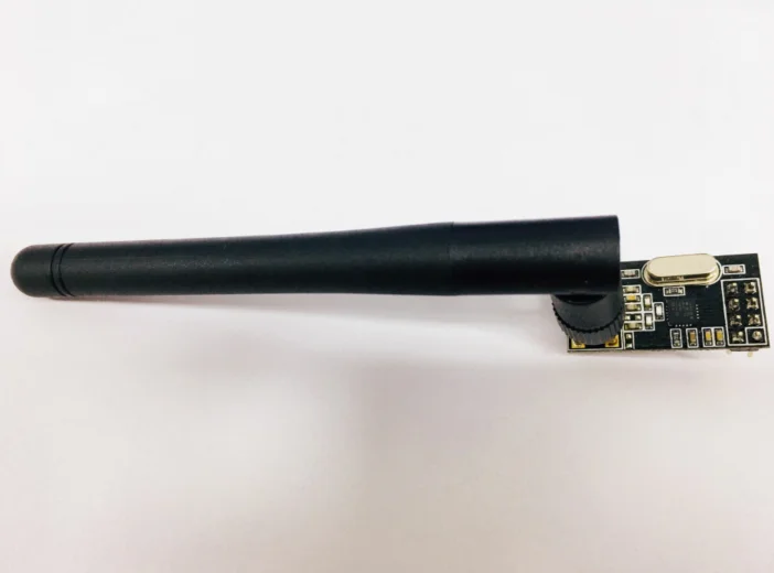 NRF24L01 + беспроводной модуль приемопередатчика (включая антенну SMA Whip прозрачный