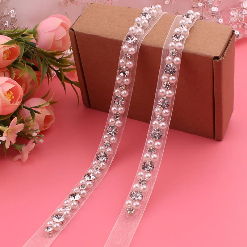 Cintura da sposa con strass floreali: fascia per abito da