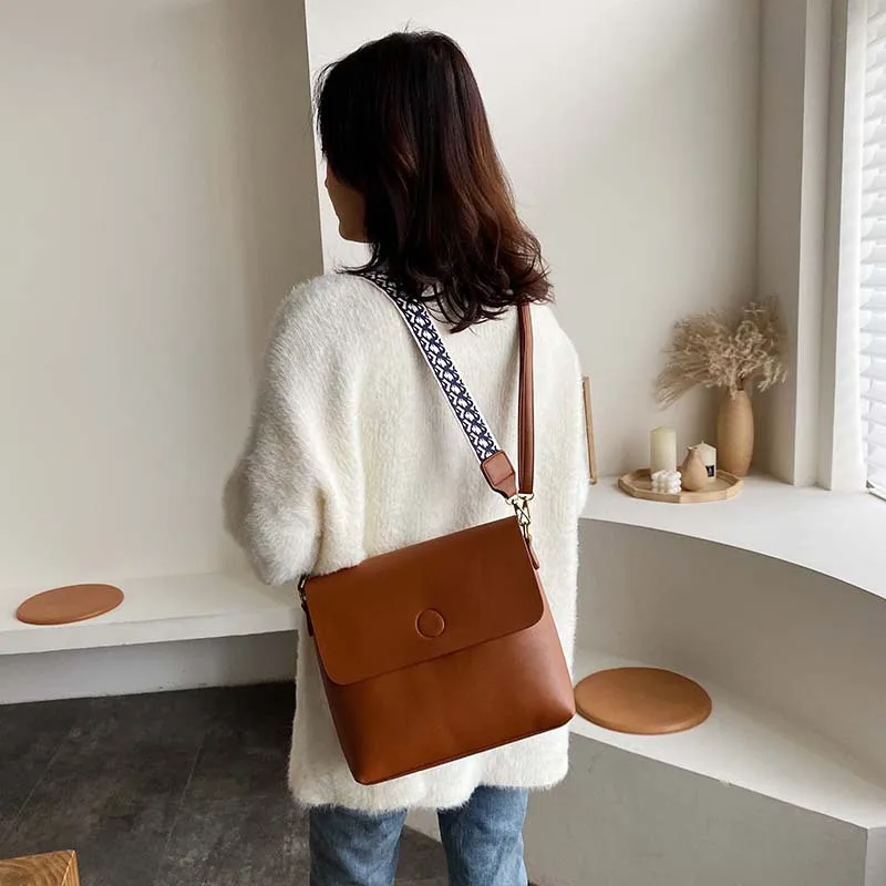 

2019 Winter New Style WOMEN'S Bag Simple Square Bag Solid Color Flip Large Capacity Shoulder Bag Ethnic-Style Strap Oblique Bag
