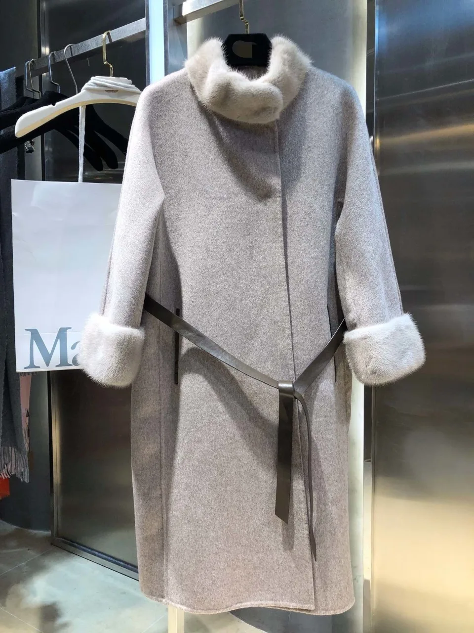 Новинка, женское осеннее и зимнее высококачественное модное пальто с длинным рукавом и кожаным отворотом, однотонное Норковое Пальто с длинным рукавом, куртка 1102 - Цвет: Серый