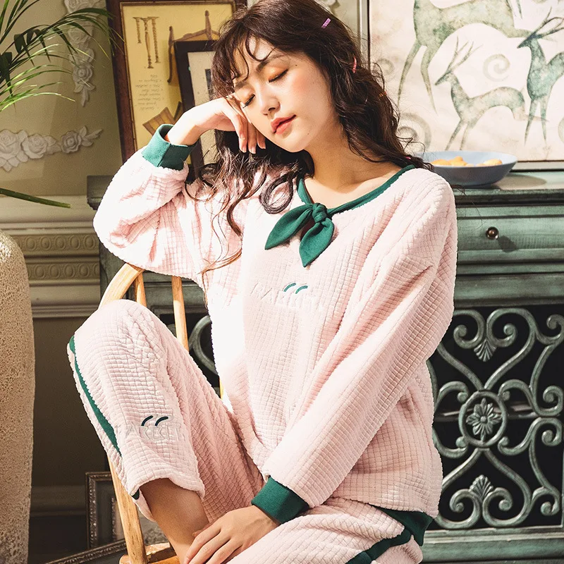 

Winter New Products Cut Flower Plaid Flannel Pajamas Set Sweet Little Bowtie Thick Warm Women's Pajamas
