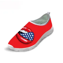 HYCOOL/кроссовки с принтом в виде забавных звезд и красных губ; Женская легкая обувь на плоской подошве; женская обувь из сетчатого материала; удобная пляжная обувь