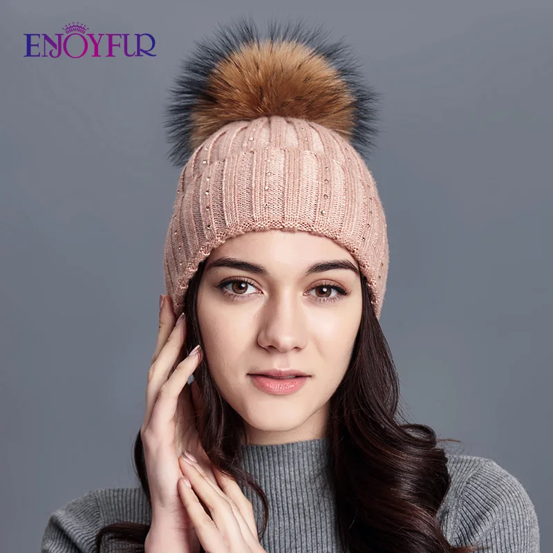Enjoyfur Мода енота Мех Pom Hat Женский Кашемир Для женщин зимние Шапки с Стразы указал