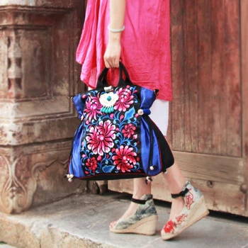 

2020 Retro embroidered women's handbag messenger bag one shoulder multi purpose bag