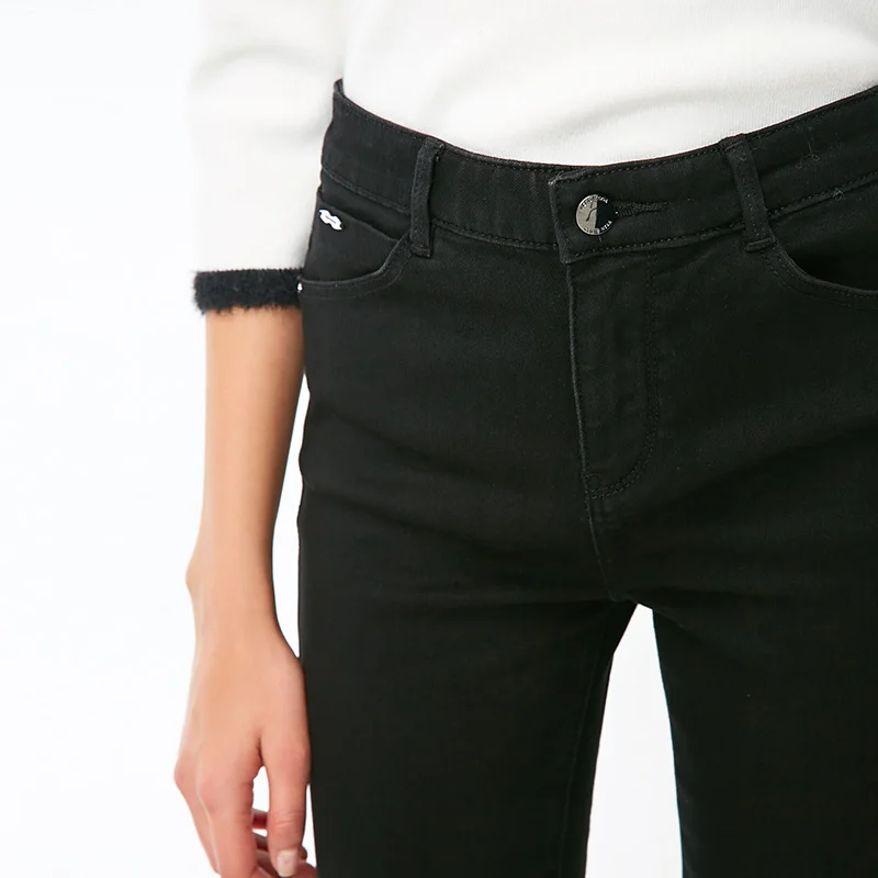 Vero Moda Новое поступление Стрейчевые хлопковые укороченные джинсы на шнуровке с декоративным помпоном | 318449533