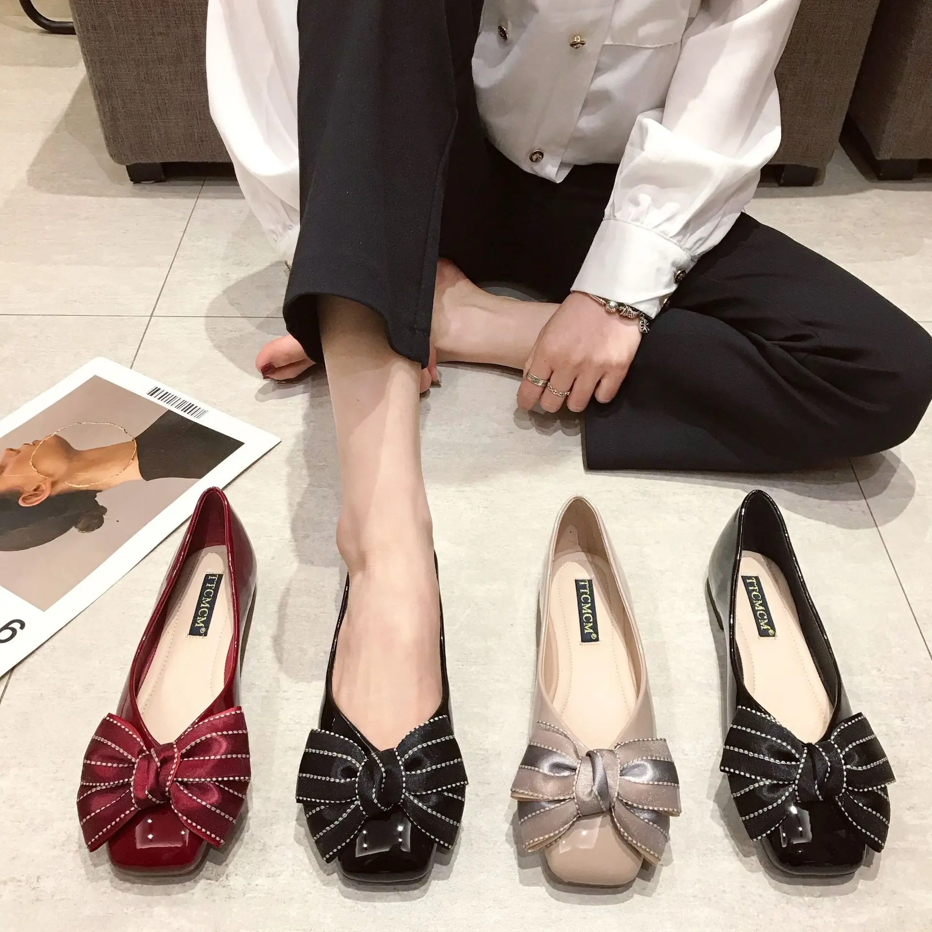 

Online Celebrity 2020 Spring And Summer Korean-style New Style Bow Red Patent Leather Flat Square Head Versatile Low-Cut Marriag