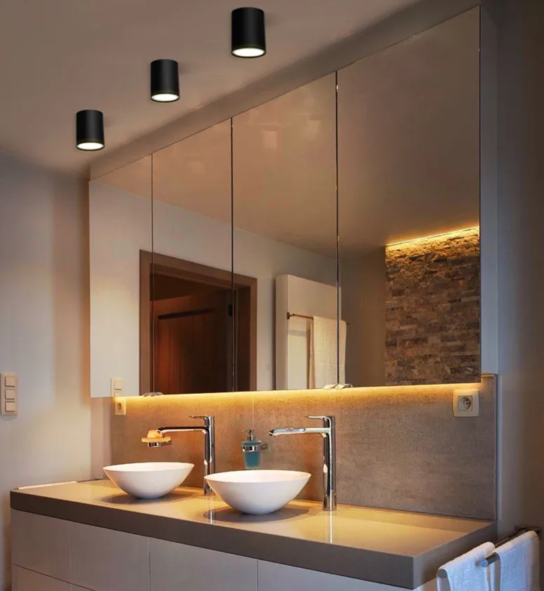 Spot Lumineux LED Ouvert et Étanche pour l'Extérieur, Luminaire de Plafond, Anti-Buée, Idéal pour délégations, Terrasse, Hôtel, Salle de Bain, Toilette, Dernière Collection 2024