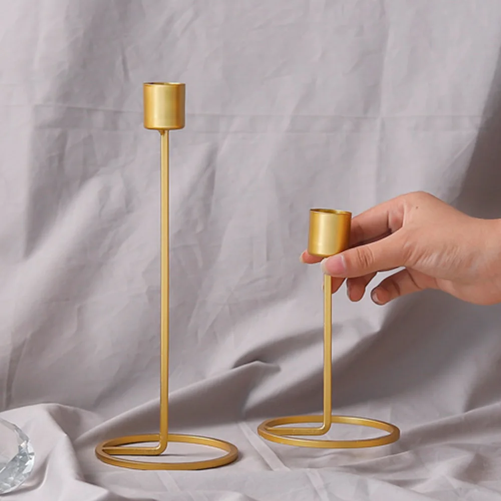 Золотой железный подсвечник с одной головкой в скандинавском стиле 3D