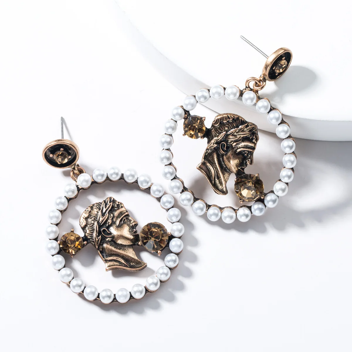 

GEREIT 2019 Vintage Fashion Women Jewelry Round Circle Simulated Pearls Person Head Design Drop Earrings For Girls Jewelry Gifts
