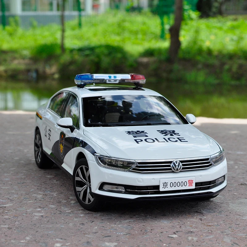 Оригинальная Заводская аутентичная 1:18 VW Magotan Passat полицейская версия модель