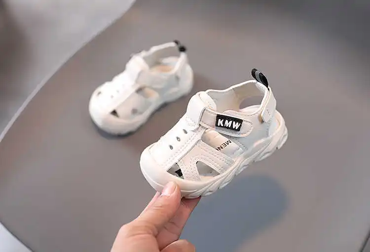 Summer male baby sandals 0 Baotou soft-soled toddler shoes 1 to 3 years old children's little girls sandals extra wide children's shoes