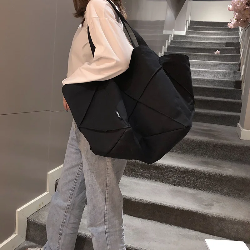 

The new single shoulder bag fashion trend in 2019 summer solid color handbag street leisure travel bag