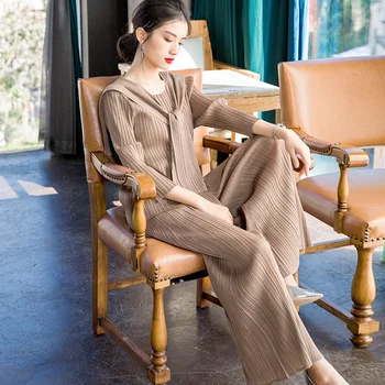 

Plus Size Pant Suits 2020 Women Spring Summer Elastic Miyake Pleated Three Quarter Sleeve Top + Wide Leg Pants Two Piece Set