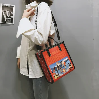 

2019 spring new casual shoulder bag female wild fashion small bag printing personality travel small backpack