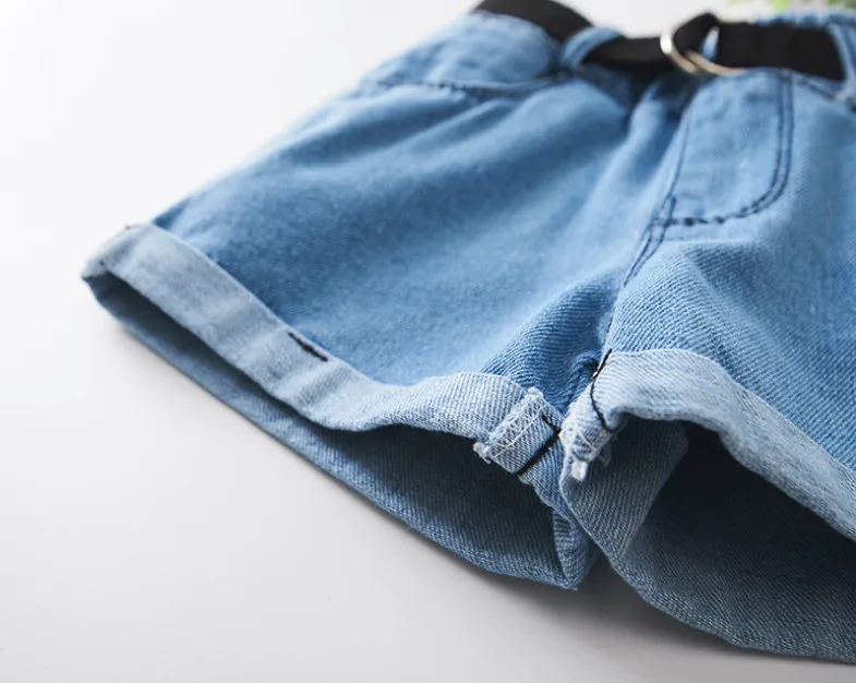 Новинка года, летние джинсовые шорты для маленьких девочек корейские детские штаны с потертостями Детские эластичные джинсы, шорты с поясом, подарки