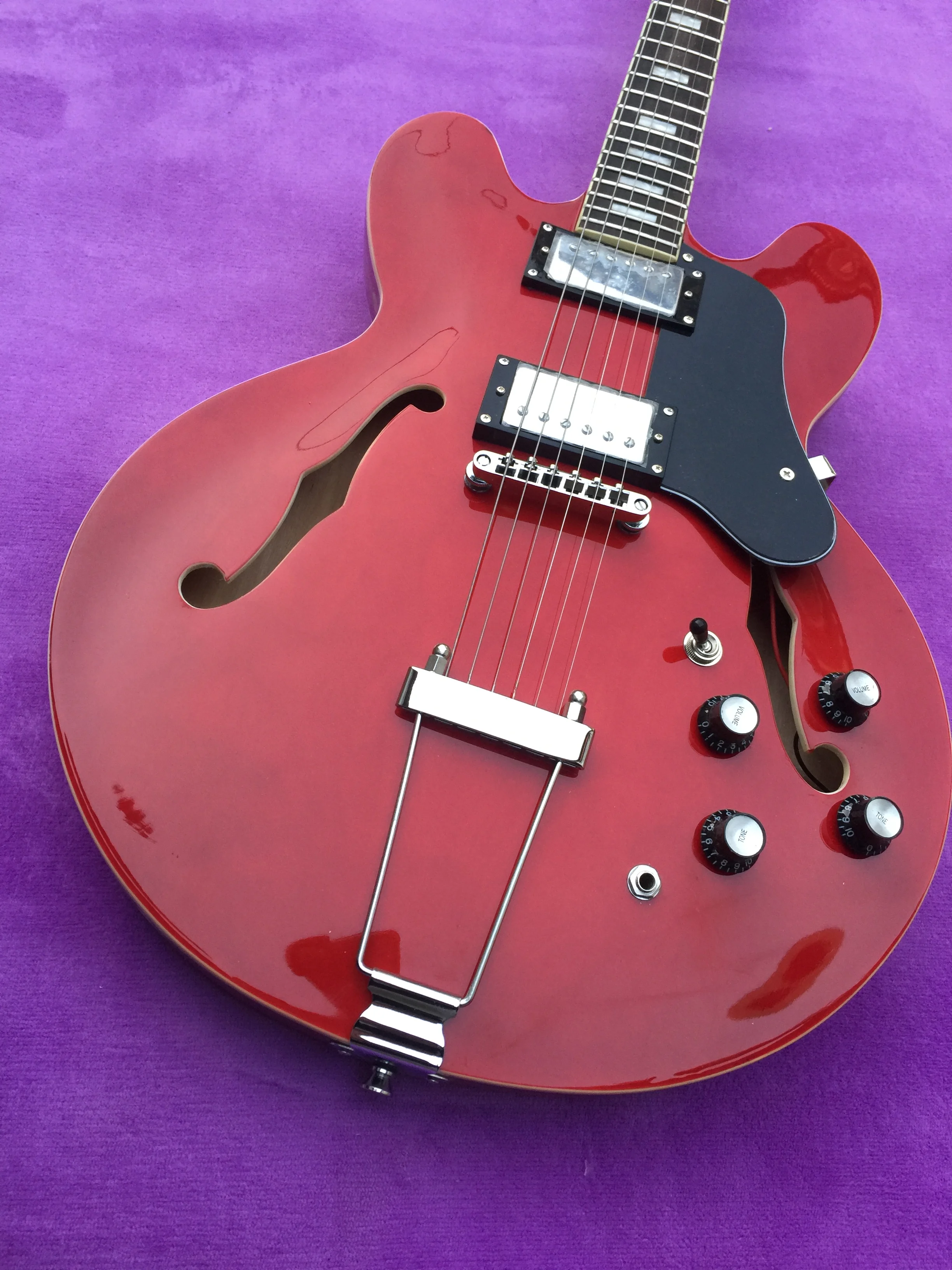 Envatio Gratis nueva llegada guitarra de jazz eléctrica personalizada de alta calidad guiar semi-hueco de jazz negro hai3