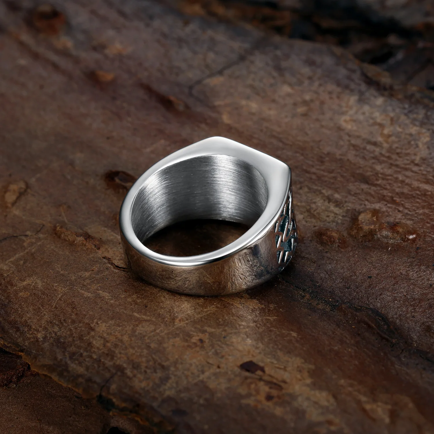 Megin D Stainless Steel Titanium Love Heart Crown Hands Holding Carved Totem Vintage Boho Hip Hop Rings for Men Women Jewelry