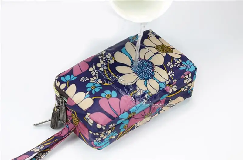 Women's Vintage Print Floral Canvas Zipper Wallet 3-Layer Long Clutch Purse with Wrist Strap Fits 6'' Cell Phone